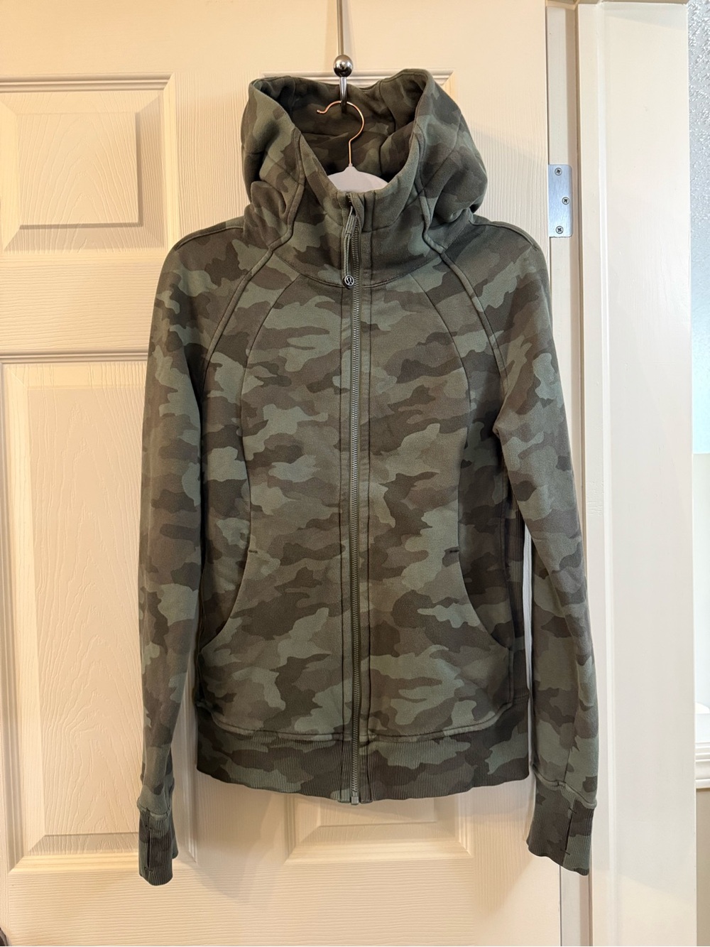 Lululemon Green Camo Scuba size 6